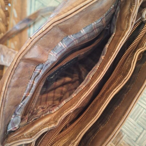 Wilsons Crossbody Bag Distressed Leather Brown Small Medium Size 8" x 9" - Picture 15 of 16